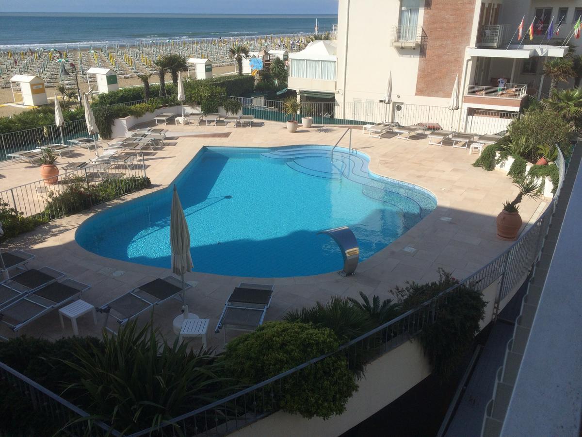 Hotel Tritone Caorle Eksteriør billede