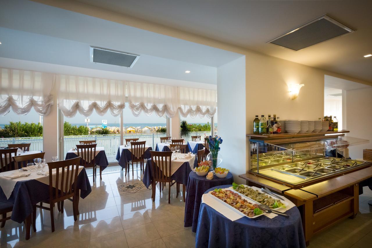 Hotel Tritone Caorle Eksteriør billede