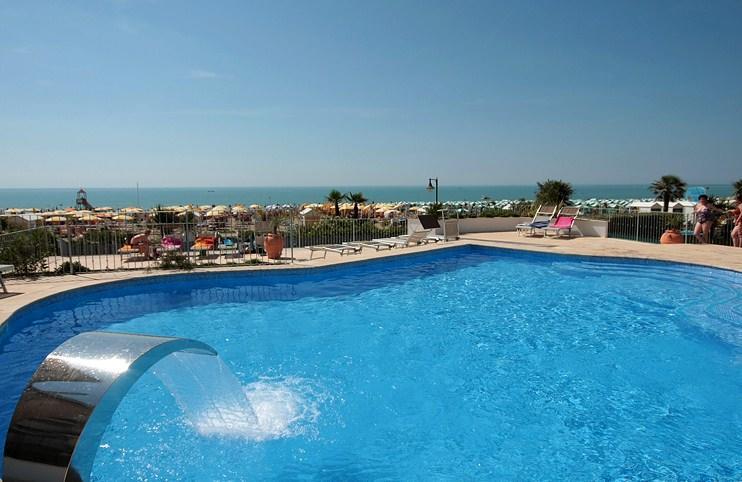 Hotel Tritone Caorle Eksteriør billede