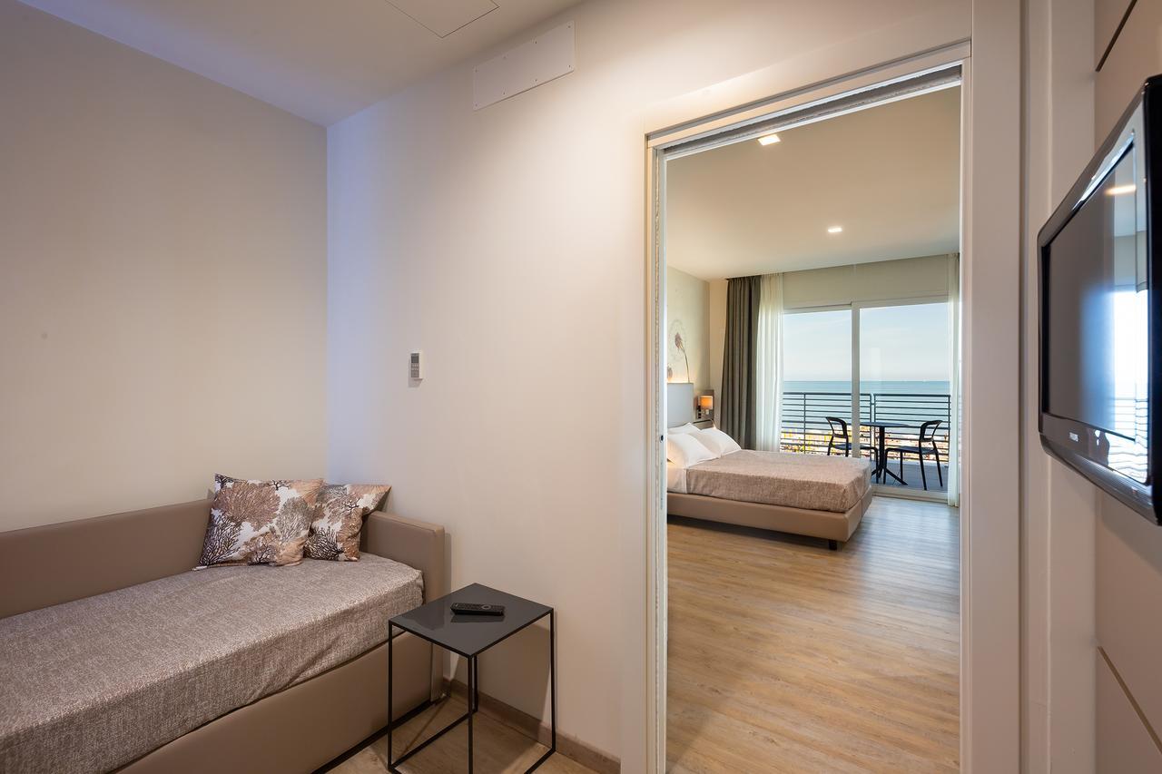 Hotel Tritone Caorle Eksteriør billede