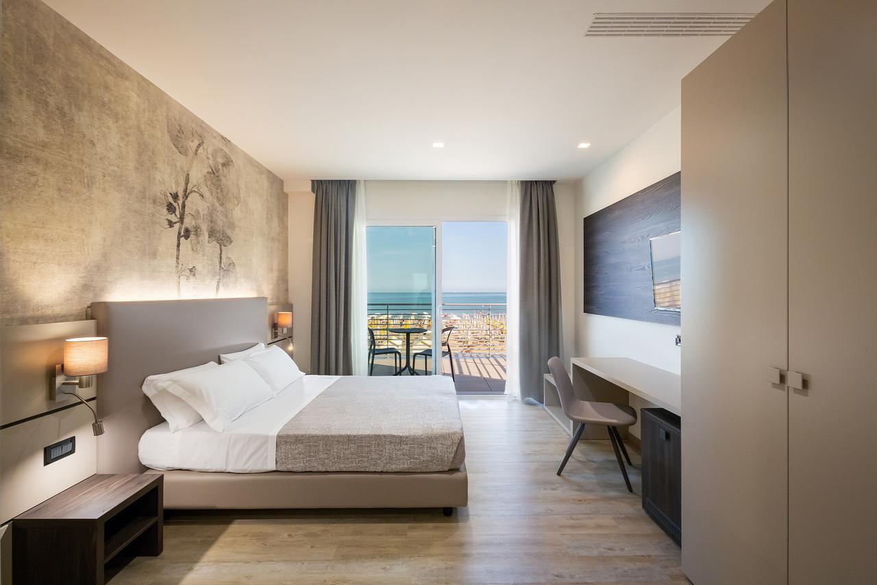 Hotel Tritone Caorle Eksteriør billede