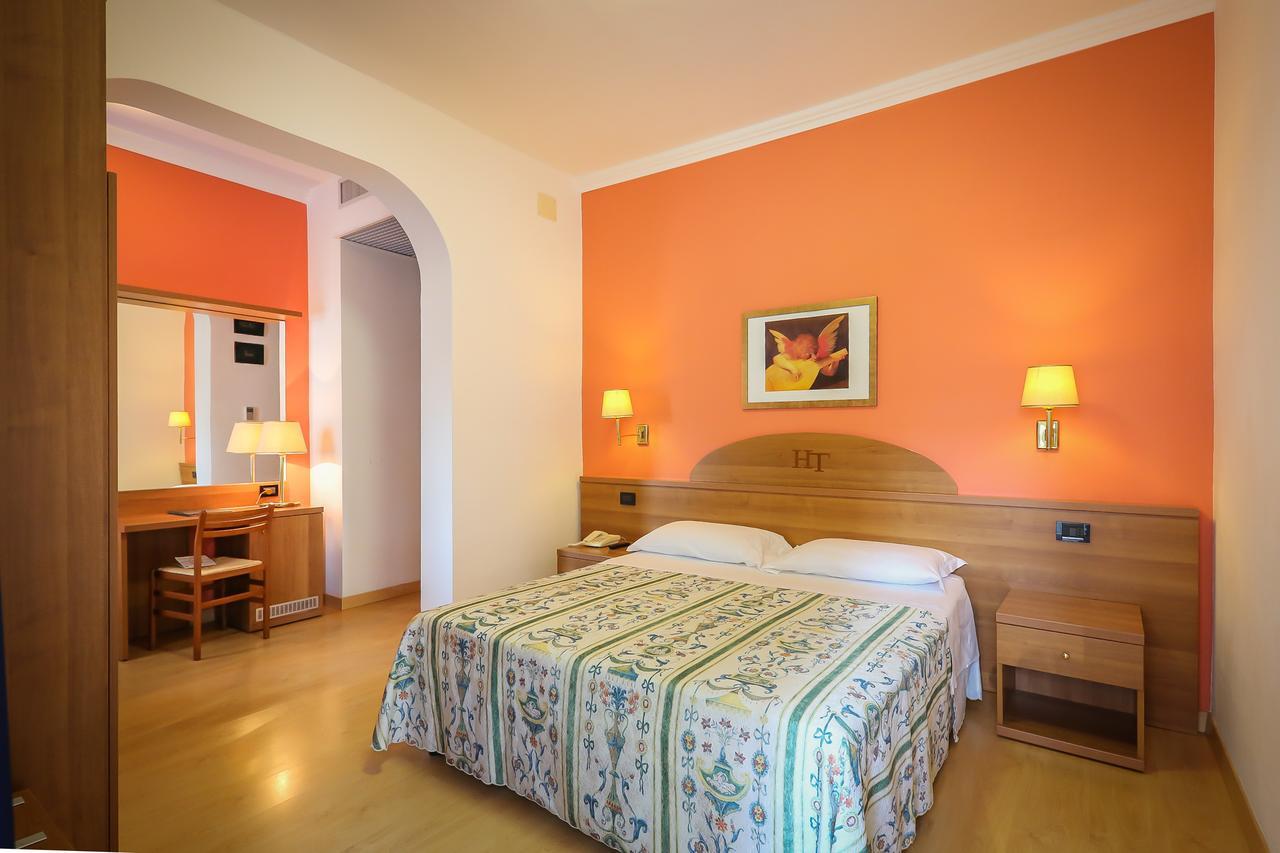 Hotel Tritone Caorle Eksteriør billede