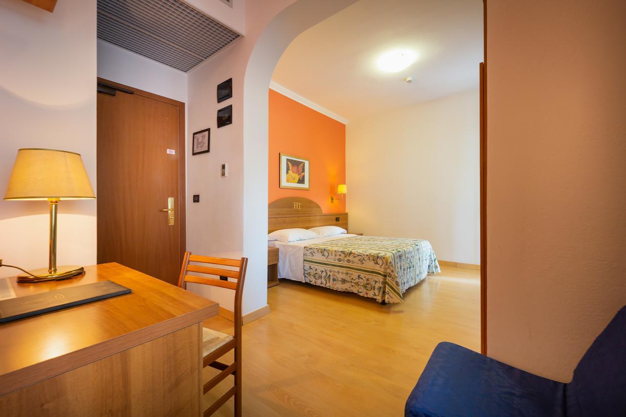 Hotel Tritone Caorle Eksteriør billede
