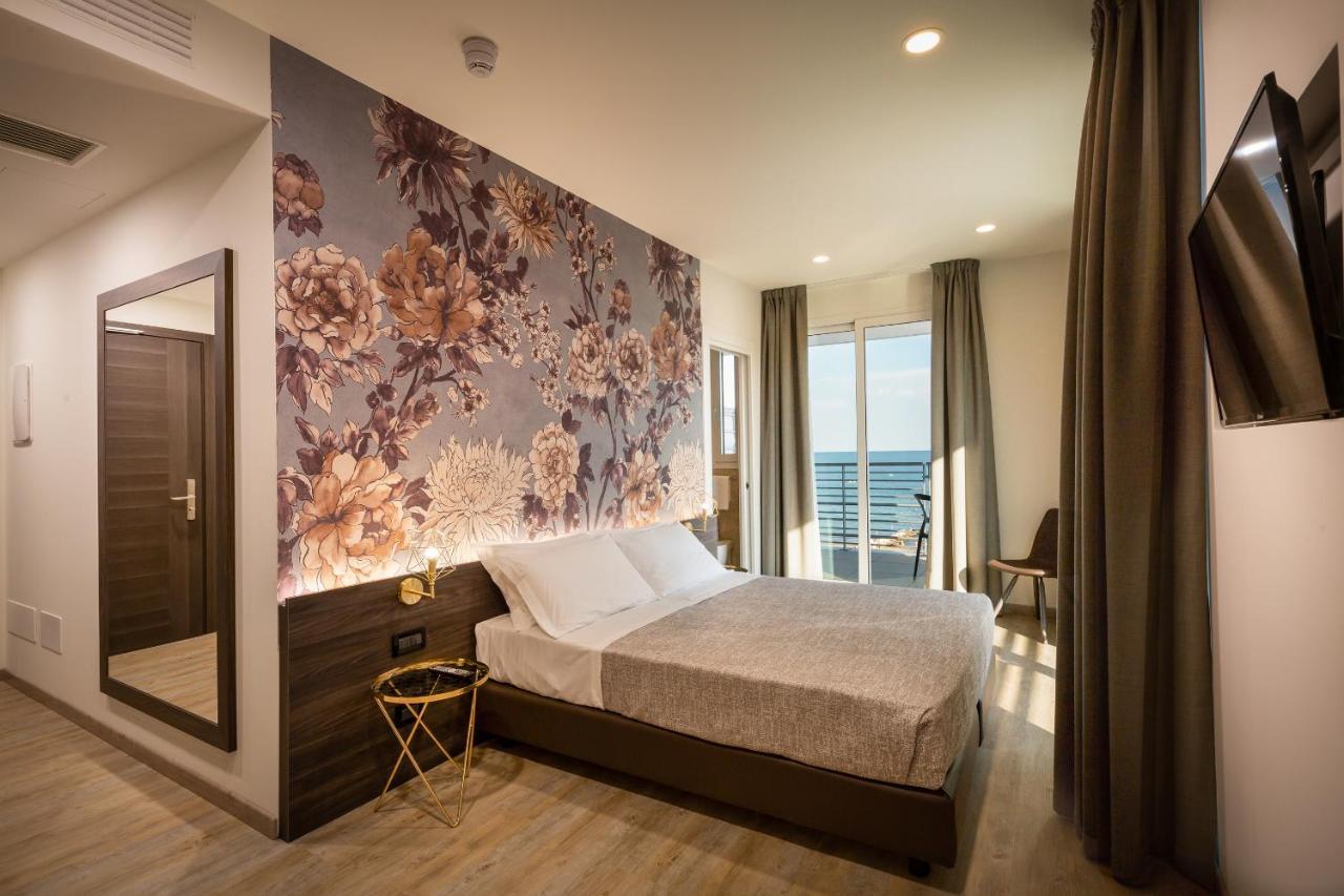 Hotel Tritone Caorle Eksteriør billede